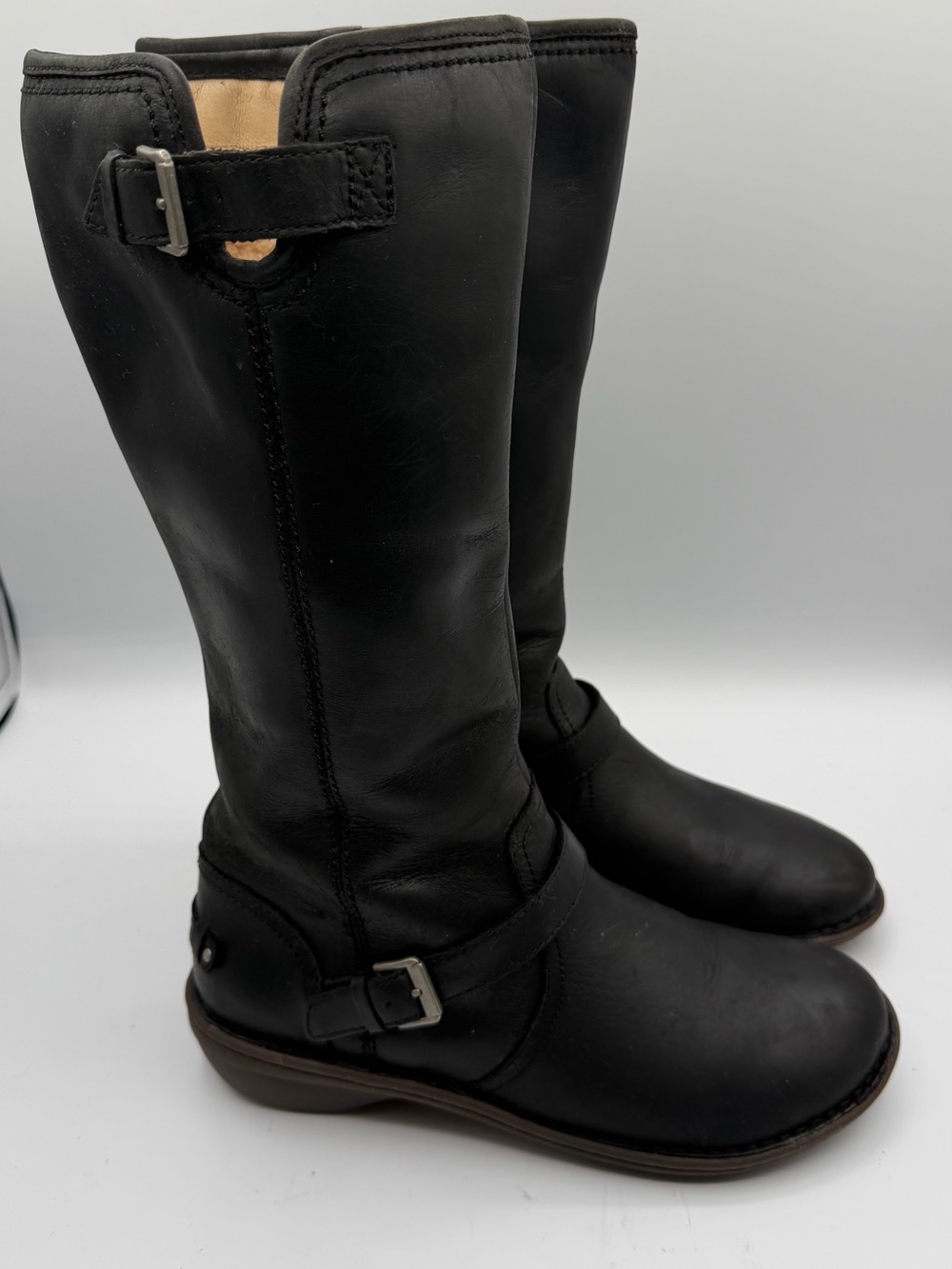 UGG Tupelo Black Leather Tall Boots Buckles Women’s 9 Shearling Lined 10003335